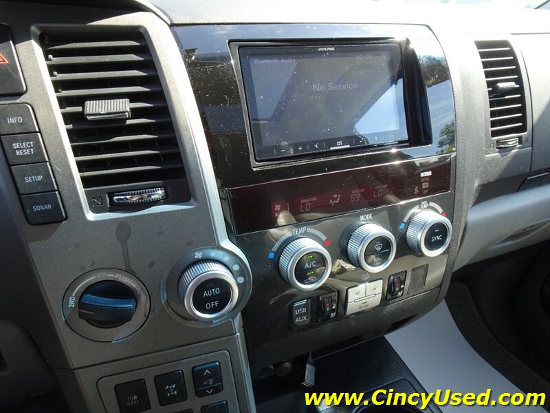 2010 Toyota Sequoia Platinum - Photo 21 - Cincinnati, OH 45255