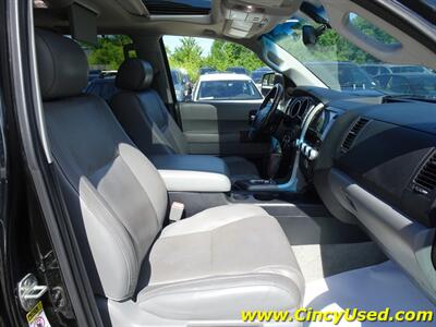 2010 Toyota Sequoia Platinum - Photo 18 - Cincinnati, OH 45255