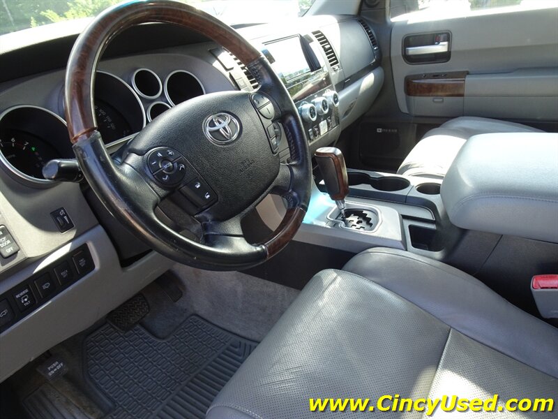 2010 Toyota Sequoia Platinum - Photo 10 - Cincinnati, OH 45255