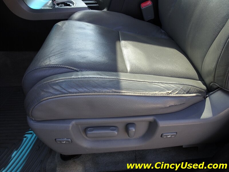 2010 Toyota Sequoia Platinum - Photo 31 - Cincinnati, OH 45255