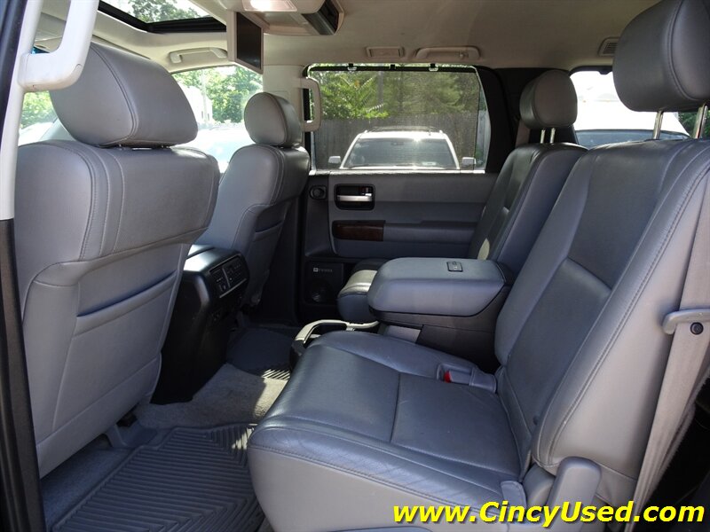 2010 Toyota Sequoia Platinum - Photo 13 - Cincinnati, OH 45255