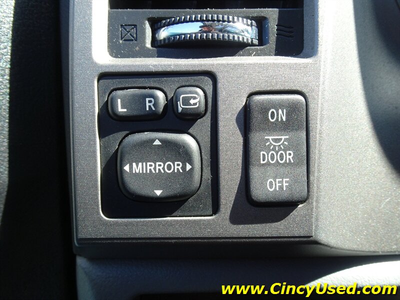 2010 Toyota Sequoia Platinum - Photo 26 - Cincinnati, OH 45255
