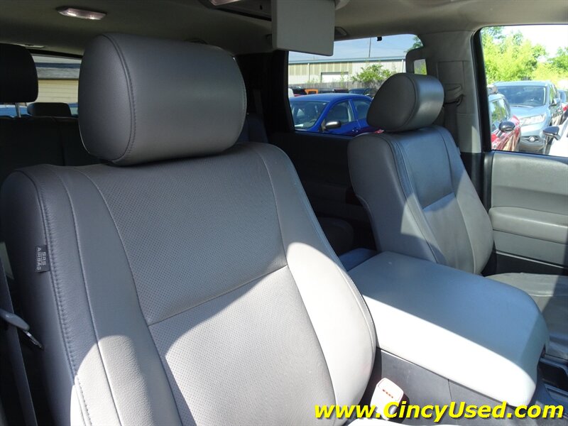 2010 Toyota Sequoia Platinum - Photo 17 - Cincinnati, OH 45255