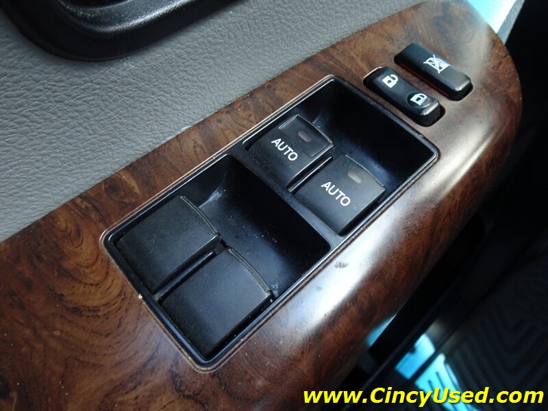 2010 Toyota Sequoia Platinum - Photo 25 - Cincinnati, OH 45255