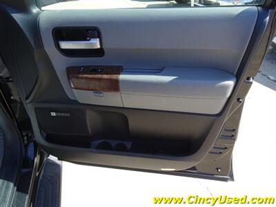 2010 Toyota Sequoia Platinum - Photo 34 - Cincinnati, OH 45255
