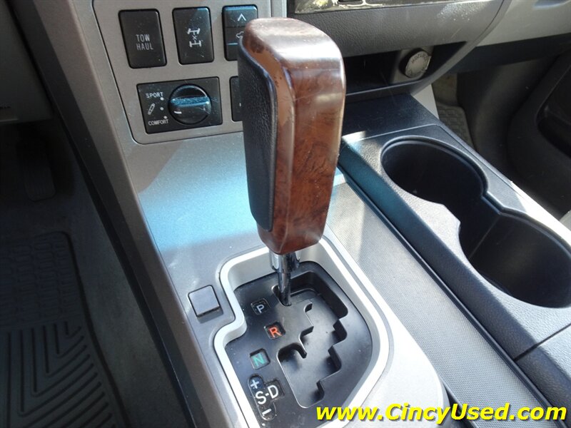 2010 Toyota Sequoia Platinum - Photo 19 - Cincinnati, OH 45255