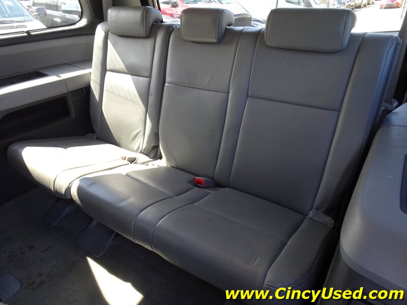 2010 Toyota Sequoia Platinum - Photo 14 - Cincinnati, OH 45255