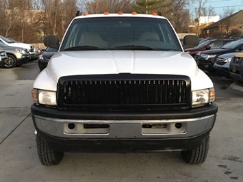 2000 Dodge Ram Pickup 3500 ST   - Photo 2 - Cincinnati, OH 45255