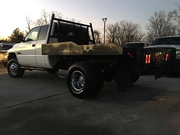 2000 Dodge Ram Pickup 3500 ST   - Photo 12 - Cincinnati, OH 45255