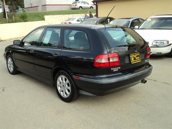 2000 Volvo V40   - Photo 4 - Cincinnati, OH 45255