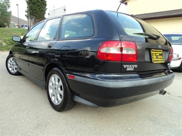 2000 Volvo V40   - Photo 12 - Cincinnati, OH 45255