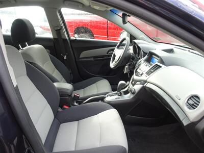 2014 Chevrolet Cruze LS Auto   - Photo 14 - Cincinnati, OH 45255
