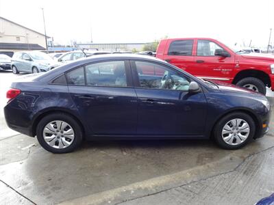 2014 Chevrolet Cruze LS Auto   - Photo 5 - Cincinnati, OH 45255