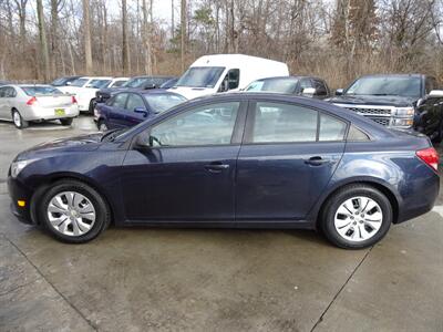 2014 Chevrolet Cruze LS Auto   - Photo 4 - Cincinnati, OH 45255