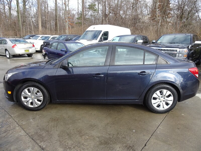 2014 Chevrolet Cruze LS Auto   - Photo 4 - Cincinnati, OH 45255