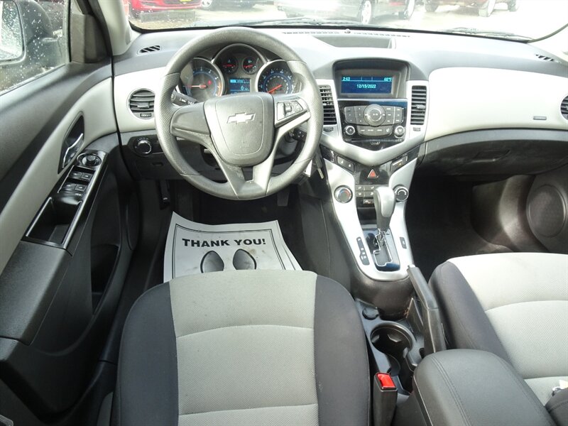 2014 Chevrolet Cruze LS Auto   - Photo 9 - Cincinnati, OH 45255