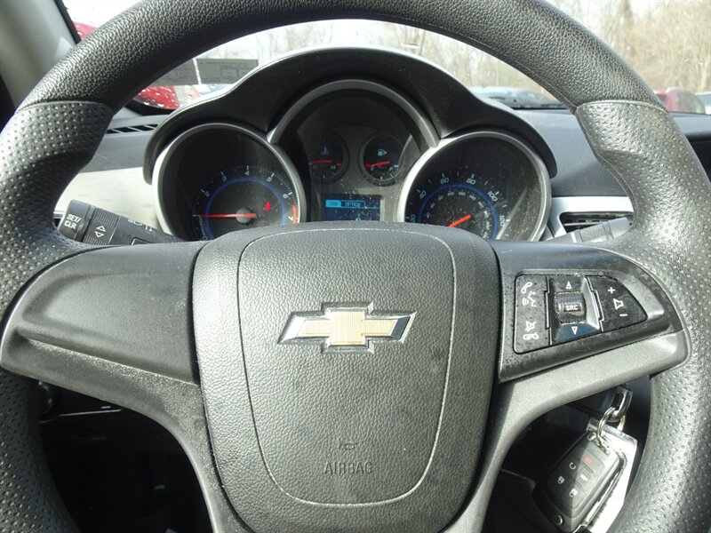 2014 Chevrolet Cruze LS Auto   - Photo 17 - Cincinnati, OH 45255