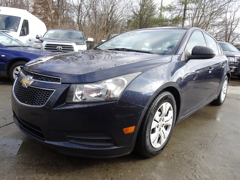 2014 Chevrolet Cruze LS Auto   - Photo 3 - Cincinnati, OH 45255