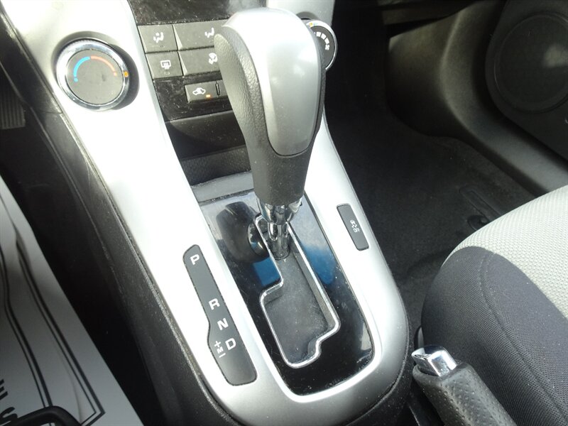 2014 Chevrolet Cruze LS Auto   - Photo 15 - Cincinnati, OH 45255