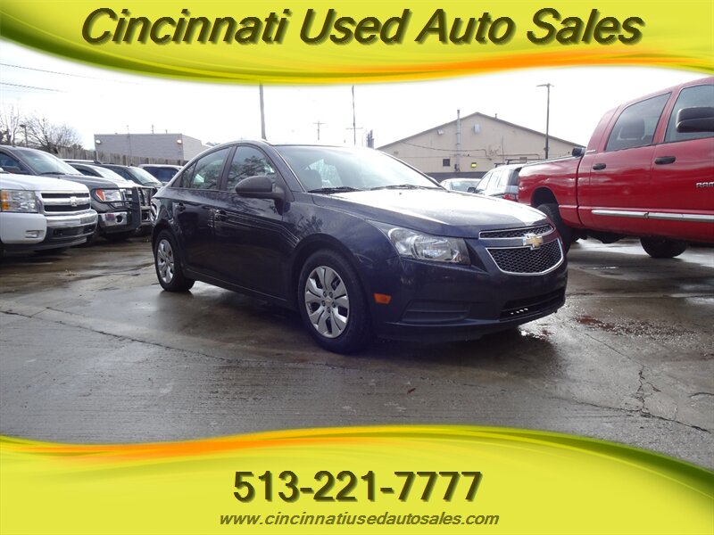 2014 Chevrolet Cruze LS Auto   - Photo 1 - Cincinnati, OH 45255