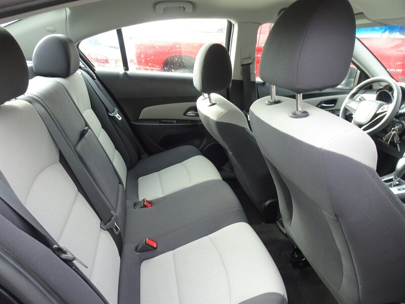 2014 Chevrolet Cruze LS Auto   - Photo 12 - Cincinnati, OH 45255