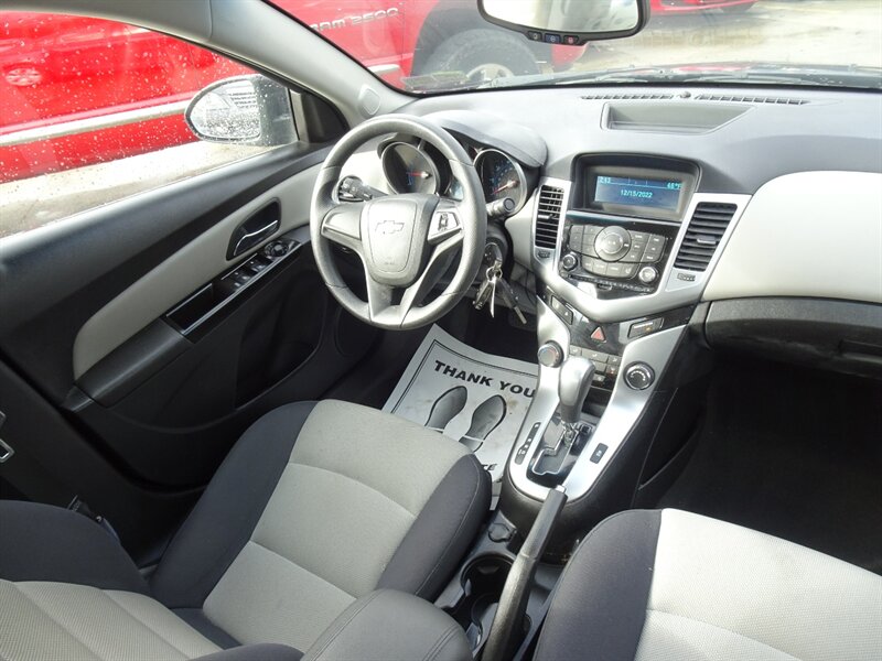 2014 Chevrolet Cruze LS Auto   - Photo 13 - Cincinnati, OH 45255