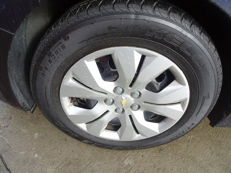 2014 Chevrolet Cruze LS Auto   - Photo 25 - Cincinnati, OH 45255