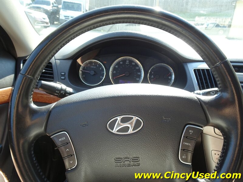 2009 Hyundai Sonata SE V6 - Photo 17 - Cincinnati, OH 45255