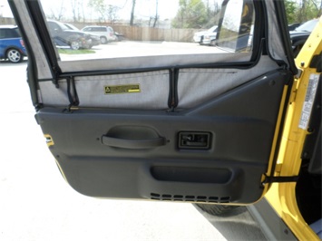 2001 Jeep Wrangler Sport   - Photo 19 - Cincinnati, OH 45255
