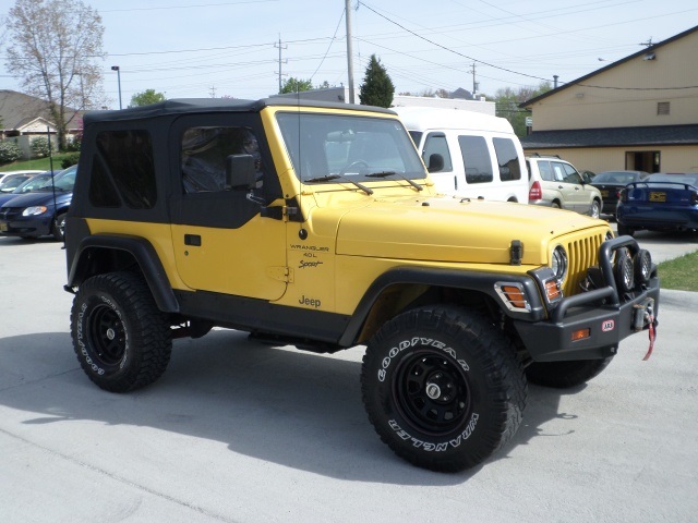 2001 Jeep Wrangler Sport   - Photo 1 - Cincinnati, OH 45255