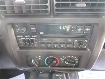2001 Jeep Wrangler Sport   - Photo 16 - Cincinnati, OH 45255