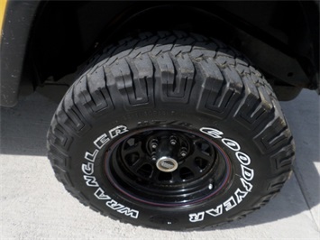 2001 Jeep Wrangler Sport   - Photo 28 - Cincinnati, OH 45255