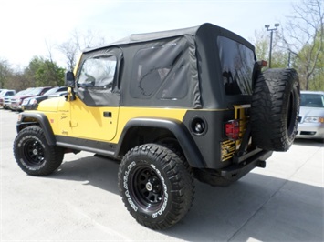 2001 Jeep Wrangler Sport   - Photo 12 - Cincinnati, OH 45255