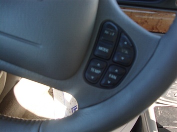 2002 Lincoln Continental   - Photo 14 - Cincinnati, OH 45255