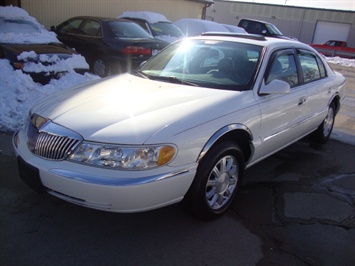 2002 Lincoln Continental   - Photo 3 - Cincinnati, OH 45255