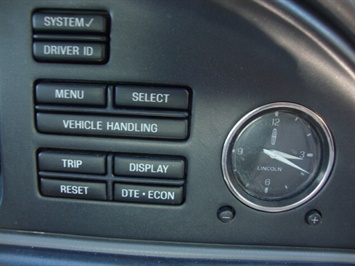 2002 Lincoln Continental   - Photo 18 - Cincinnati, OH 45255