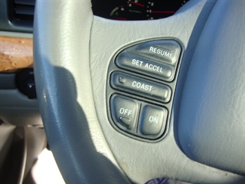 2002 Lincoln Continental   - Photo 19 - Cincinnati, OH 45255