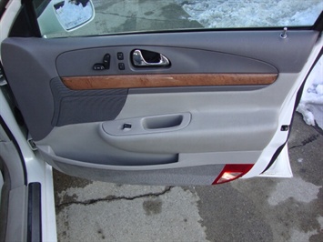 2002 Lincoln Continental   - Photo 25 - Cincinnati, OH 45255