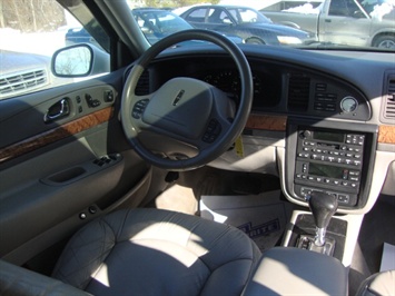 2002 Lincoln Continental   - Photo 7 - Cincinnati, OH 45255