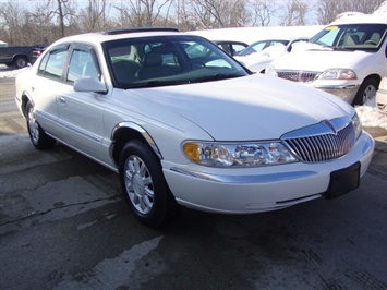 2002 Lincoln Continental   - Photo 1 - Cincinnati, OH 45255