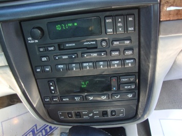 2002 Lincoln Continental   - Photo 16 - Cincinnati, OH 45255