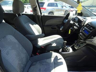 2015 Chevrolet Sonic LS Manual   - Photo 14 - Cincinnati, OH 45255