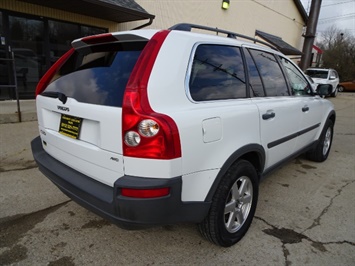 2005 Volvo XC90 2.5T   - Photo 5 - Cincinnati, OH 45255