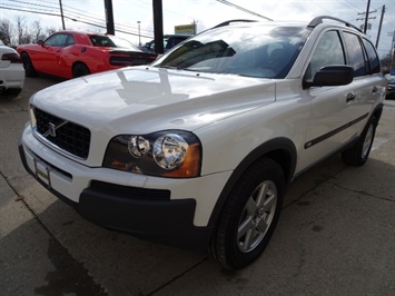 2005 Volvo XC90 2.5T   - Photo 9 - Cincinnati, OH 45255