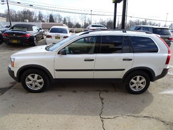 2005 Volvo XC90 2.5T   - Photo 10 - Cincinnati, OH 45255