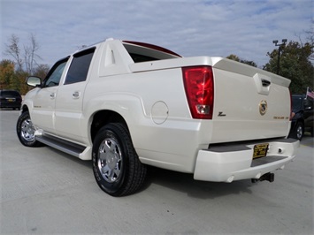 2002 Cadillac Escalade   - Photo 12 - Cincinnati, OH 45255