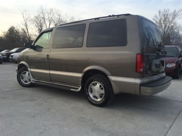 2002 GMC Safari SLT   - Photo 12 - Cincinnati, OH 45255