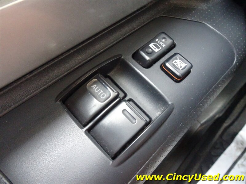 2007 Toyota FJ Cruiser 4.0L V6 4X4 - Photo 21 - Cincinnati, OH 45255