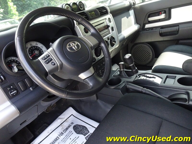 2007 Toyota FJ Cruiser 4.0L V6 4X4 - Photo 10 - Cincinnati, OH 45255