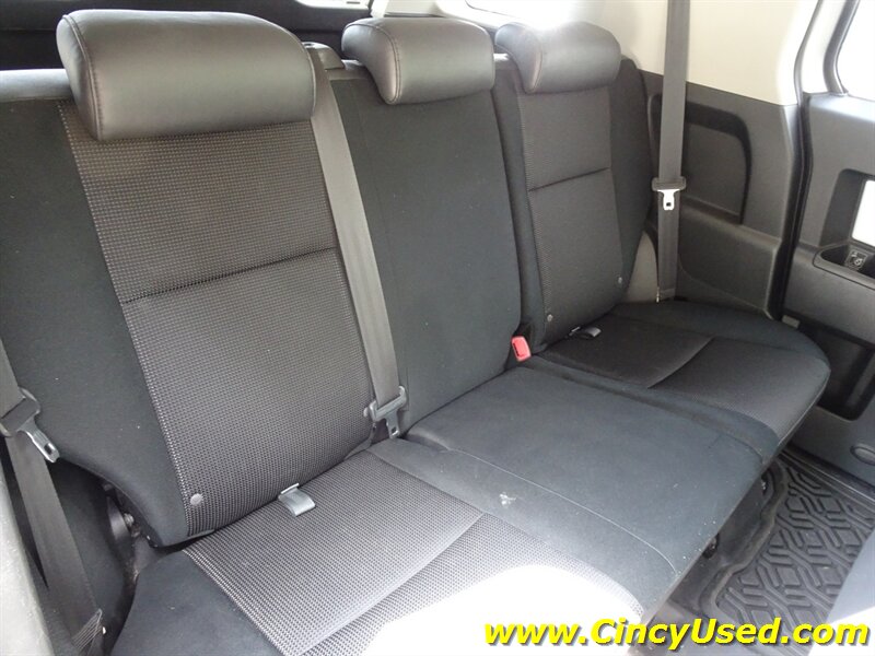 2007 Toyota FJ Cruiser 4.0L V6 4X4 - Photo 15 - Cincinnati, OH 45255
